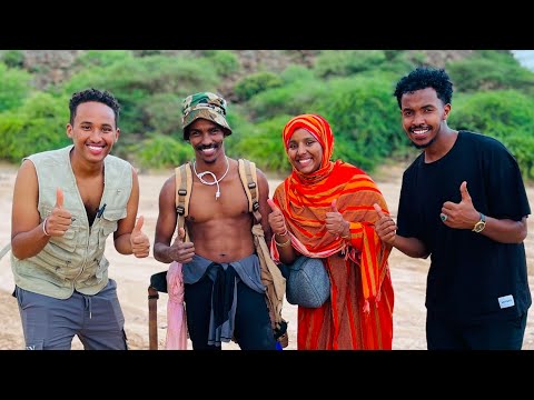 Laba Buurood Dhexdood oo Biyo ku jiraan | Natural swimming pool | Biyo Dhacay