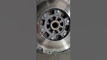 2006 NISSAN 350Z. FLYWHEEL ALIGNMENT MARK.