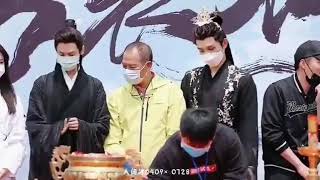Luo Yunxi & Chen Feiyu caught looking at each other sneakily! [ HYX/2HA bts ]