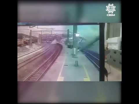 Momento exácto de descarrilamiento de tren en Taiwan / OEM
