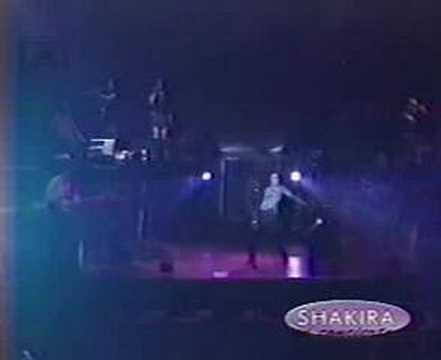 Concierto del aÃ±o 1996 (Tour Pies Descalzos). Clasica cancion de Shakira