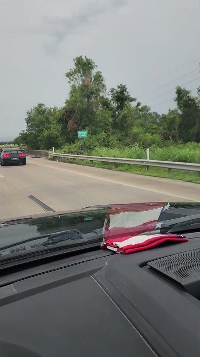 Nissan GTR stuck in traffic #nissangtr - YouTube