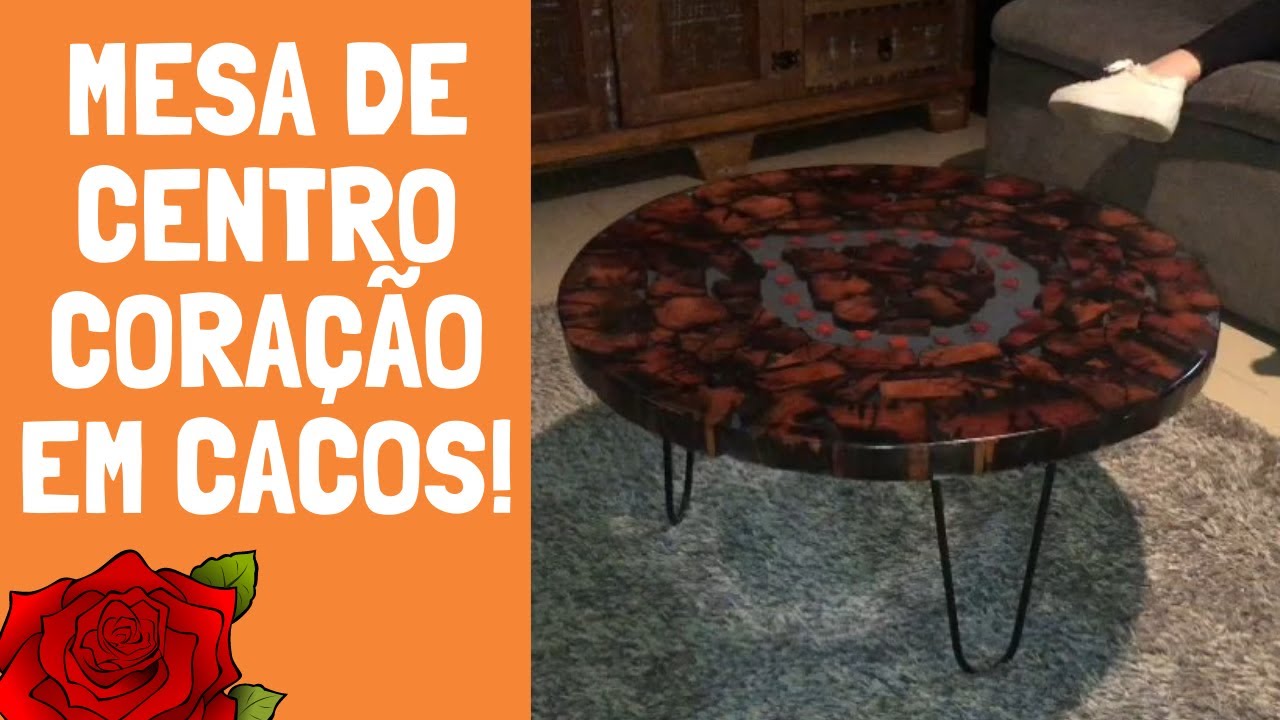 Mesa de centro em Resina Epoxi e cacos de madeira redonda com coração