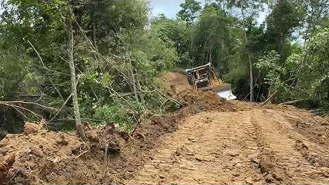 The Bulldozer Operator God Skills Caught On Camera – This Is Insane!