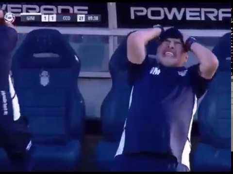 Diego Maradona se cayó al piso Gimnasia Central Córdoba