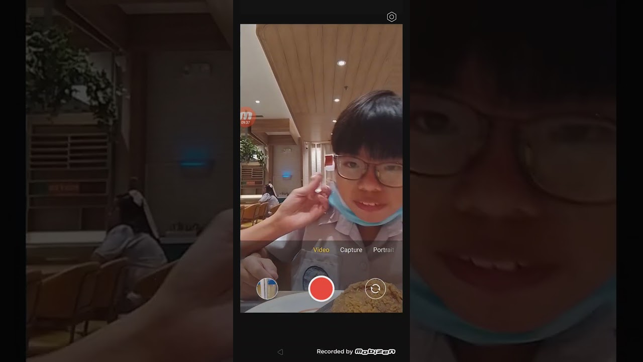 Eating Food At Popeyes, SM Center Muntinlupa, Muntinlupa City, Philippines