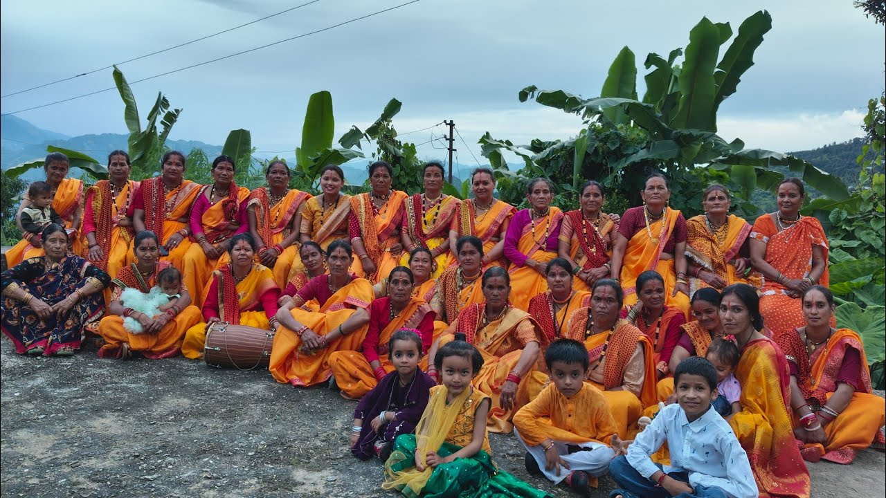प्रसिद्ध पहाड़ी झोड़ा चाचरी❤️🌸(सोले सोलेयानी) #uttarakhandiculture #love #trending #likeandsubscribe