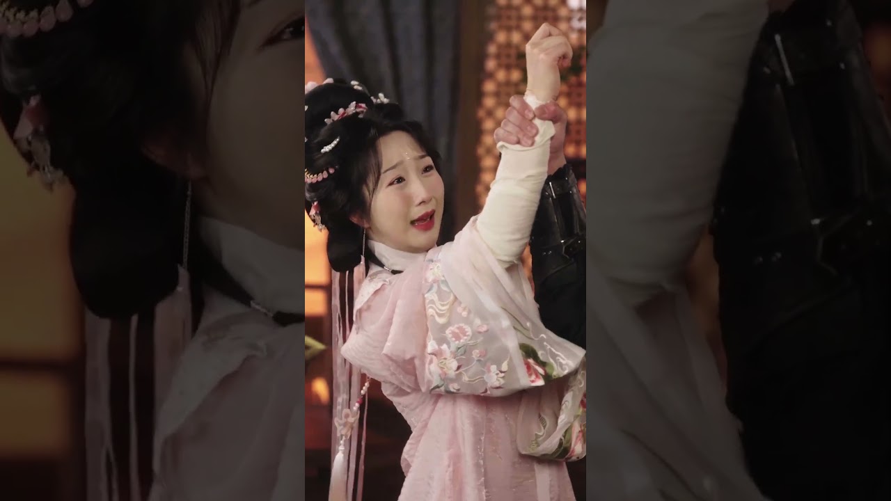 穿越成反派：满屋美男皆兄长，男主跪求复合