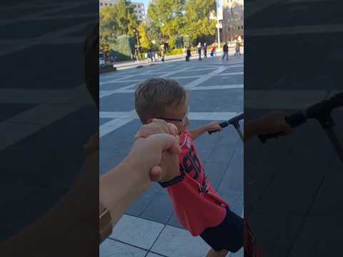 Tut ELİMDEN BENİ ÇOK SEV