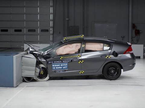 2010 Honda Insight moderate overlap IIHS crash test