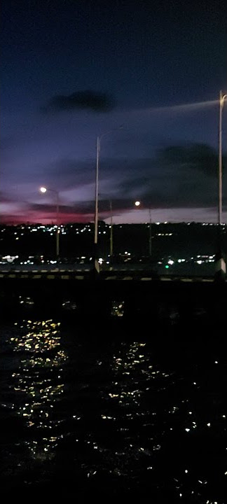 KRI GULAMOH BERLABUH SAAT MALAM HARI DI MANOKWARI