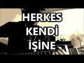 Herkes kendi ine hadi sen git ine  ahmet kaya  yorumlayan gitarisyen