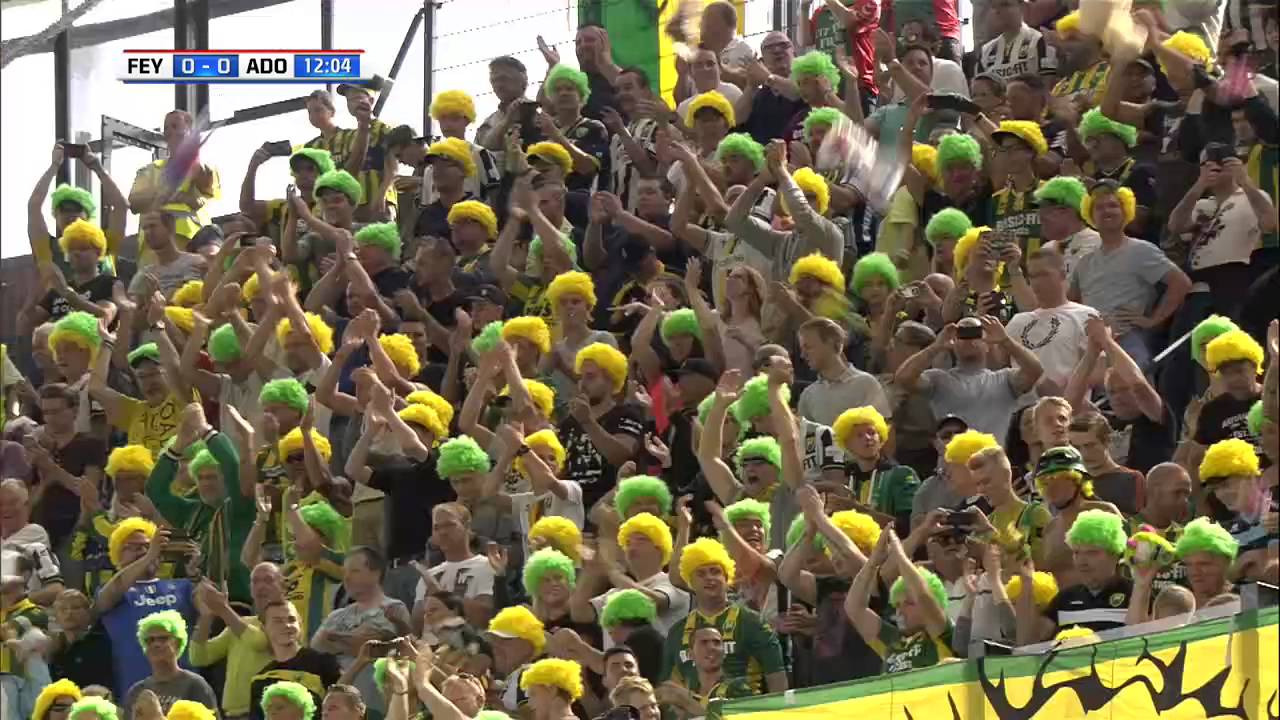 ADO-fans schenken knuffels aan Sophia Kinderziekenhuis