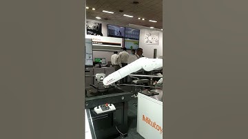 Robot Working with Flair #robot #robotics #mitsubishi