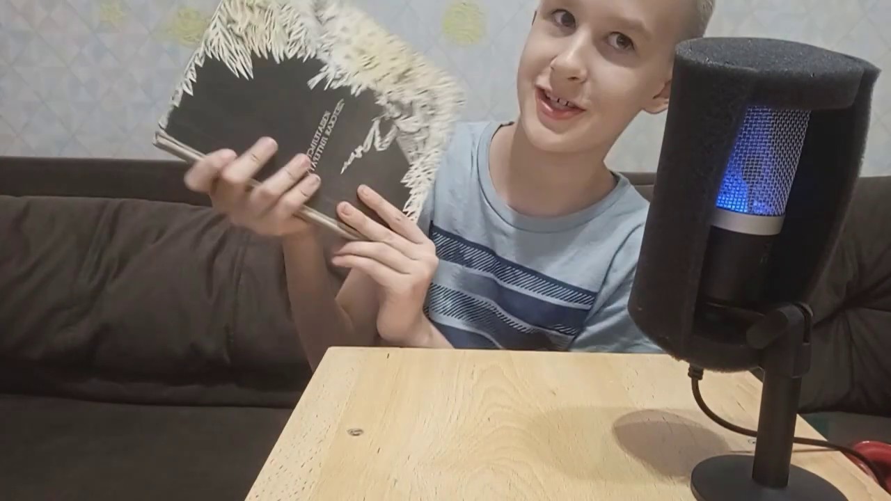 АСМР ТАПИНГ И НЕ РАЗБОРЧИВЫЙ ШЁПОТ