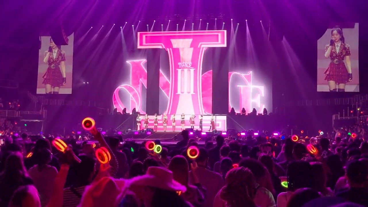 TWICE III ATLANTA - first break chatting with fans