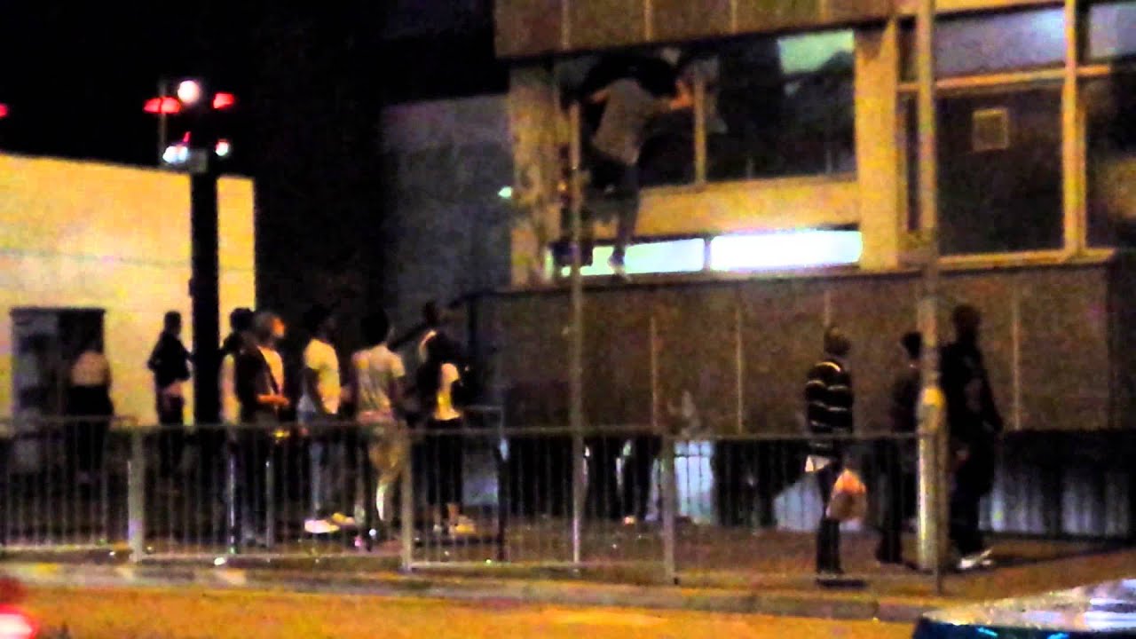 Outside Illegal Rave In Post Office Croydon Youtube