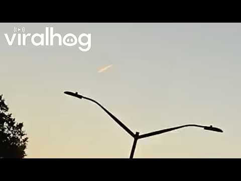 Rare Comet Stuns New Yorkers in Daylight || ViralHog