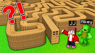 JJ and Mikey Found Cursed Door Maze - Maizen Parody Video in Minecraft