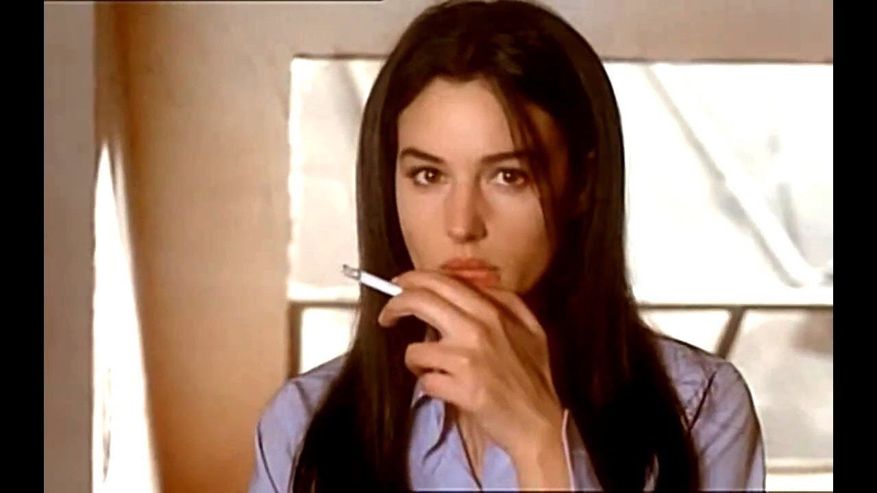 Monica bellucci smoking