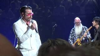 Eagles Of Death Metal - I Love You All The Time - l&#39;hommage surprise des Eagles Of Death Paris 2015