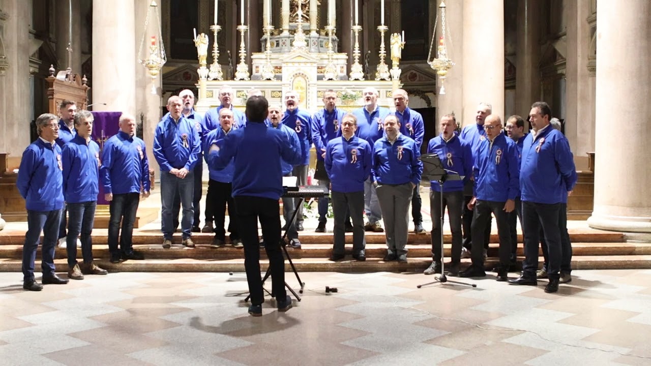 Trentatrè - Valore Alpino  - Inno degli Alpini - Coro La Guandra - Oleggio 11-12-2022