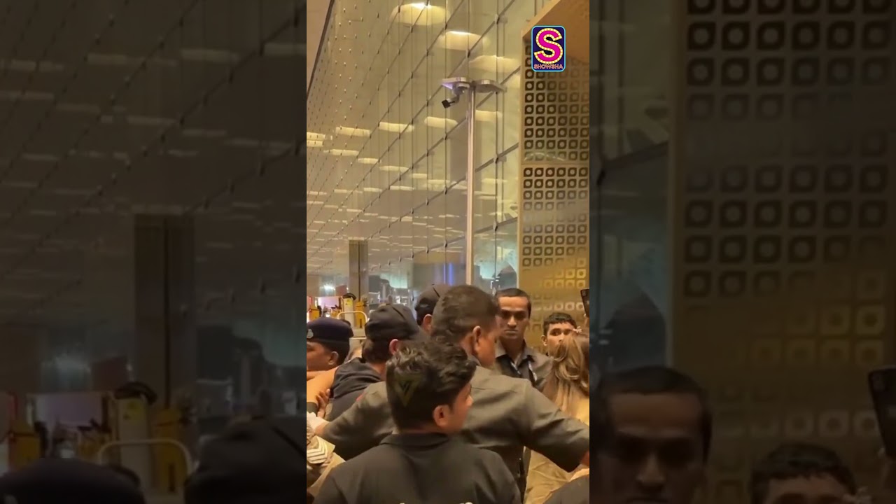 When SRK Lands, Mumbai Airport Turns into a Fan Frenzy! Security? What’s That? 😂 N18S