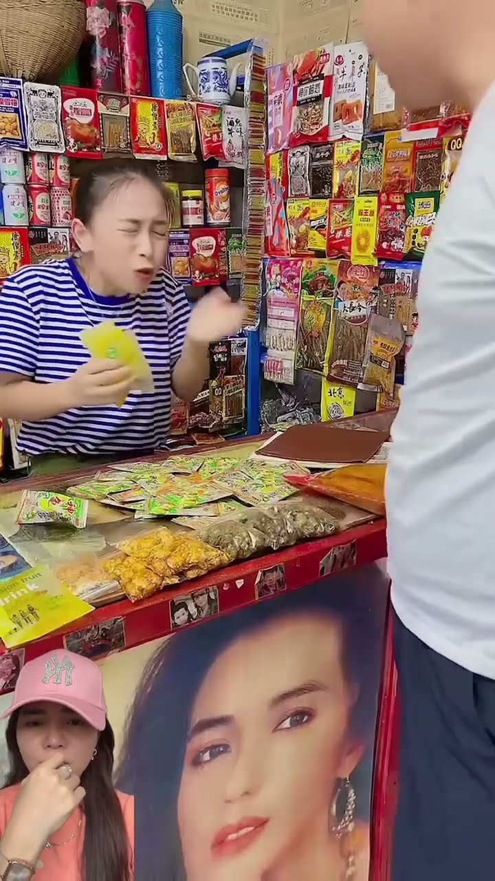 Jajan latio kertas viral bisa di gulung rasanaya enak ⁉️