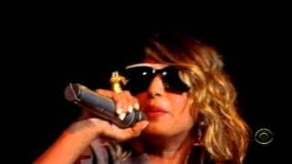 Download lagu M.I.A. 'Paper Planes' Live on David Letterman