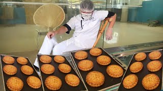 Do you want to try China’s delicious big mooncakes?#Mooncake #China #Chinesefood #Satisfying