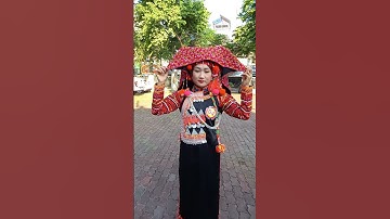 Cô dâu tộc Hà Nhì Hoa trong trang phục truyền thống