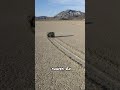 El Misterio de las Rocas que se Mueven Solas en el Desierto
