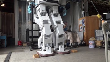 4mヒューマノイドロボットの動歩行のテスト　Dynamic Walking Test of the 13-foot Humanoid Robot