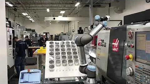 Cobot Application 5 UR5e, ROBOTIQ Dual Hand E, EasyRobotics' ProFeeder, and Haas ST 20