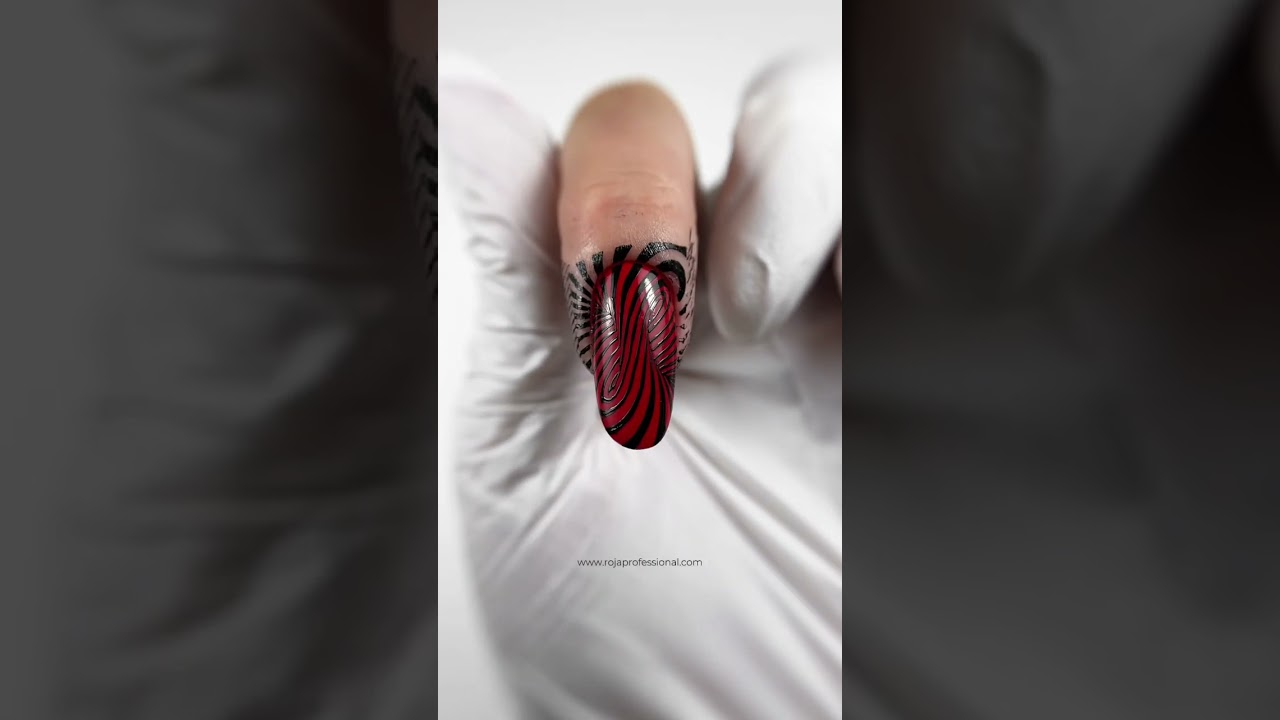 Easy nail art with stamping tools 👩🏻‍🎨✨We ship worldwide 🌎