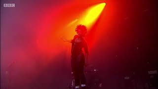 Grimes - Ave Maria (Glastonbury 2016)