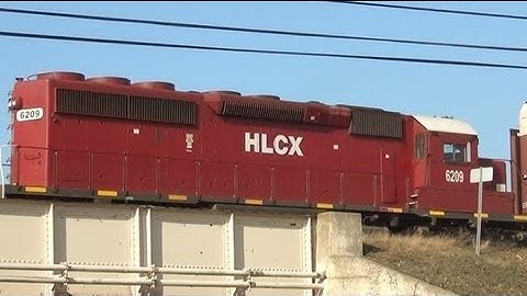 SD40-2 HLCX Leaser on CSX Autorack Train