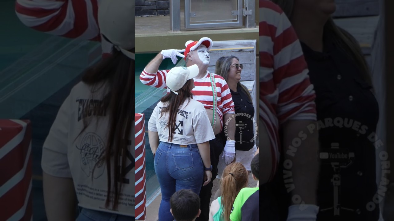 Tom o mímico imitando a mulher de barriga de fora 😂🤣#tomthemime #seaworldmime #seaworldorlando