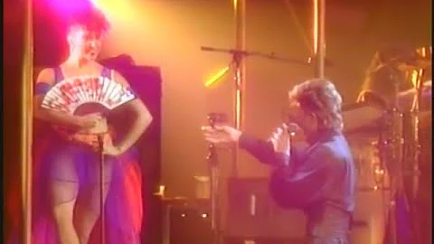 BOWIE Ft MELISSA HURLEY ~ LETS DANCE ~  LIVE'87