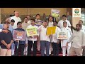 घरगुती गॅस सिलिंडर चा तुटवडा निर्माण झालांय… विधान भवनात पायऱ्यांवर विरोधी पक्षांचे आमदार निदर्शने