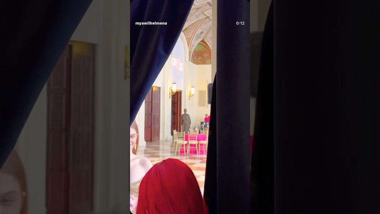 Walked in so graciously, Black Women Aura @W