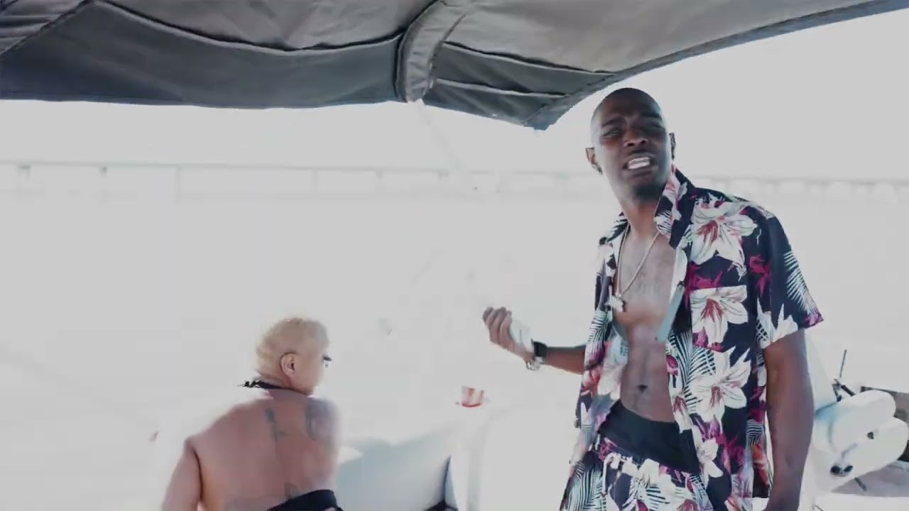 Deesmooth (Shake Sum)ft RnB Pooh official video