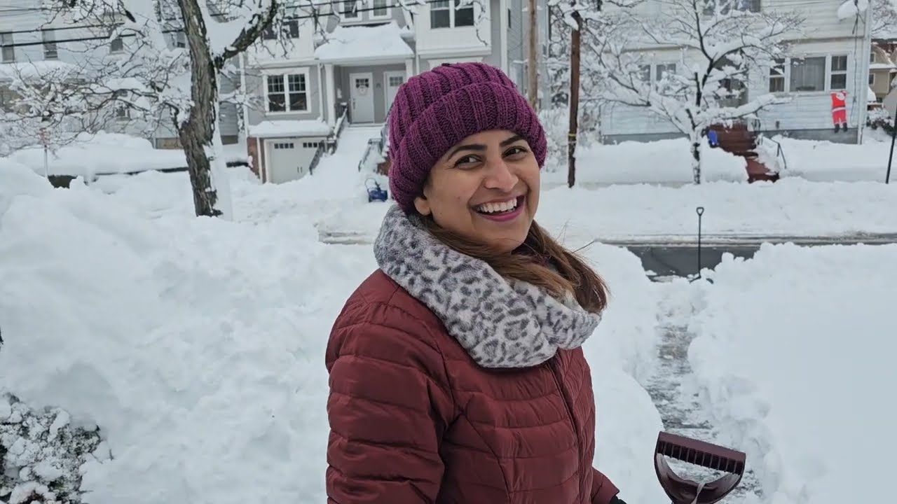 Snow cleaning|ଏତେ ବରଫ ହେଇଛି କେମିତି ସଫା କରିବି, ଫସିଗଲା ମଣିଷ|Odia Vlog