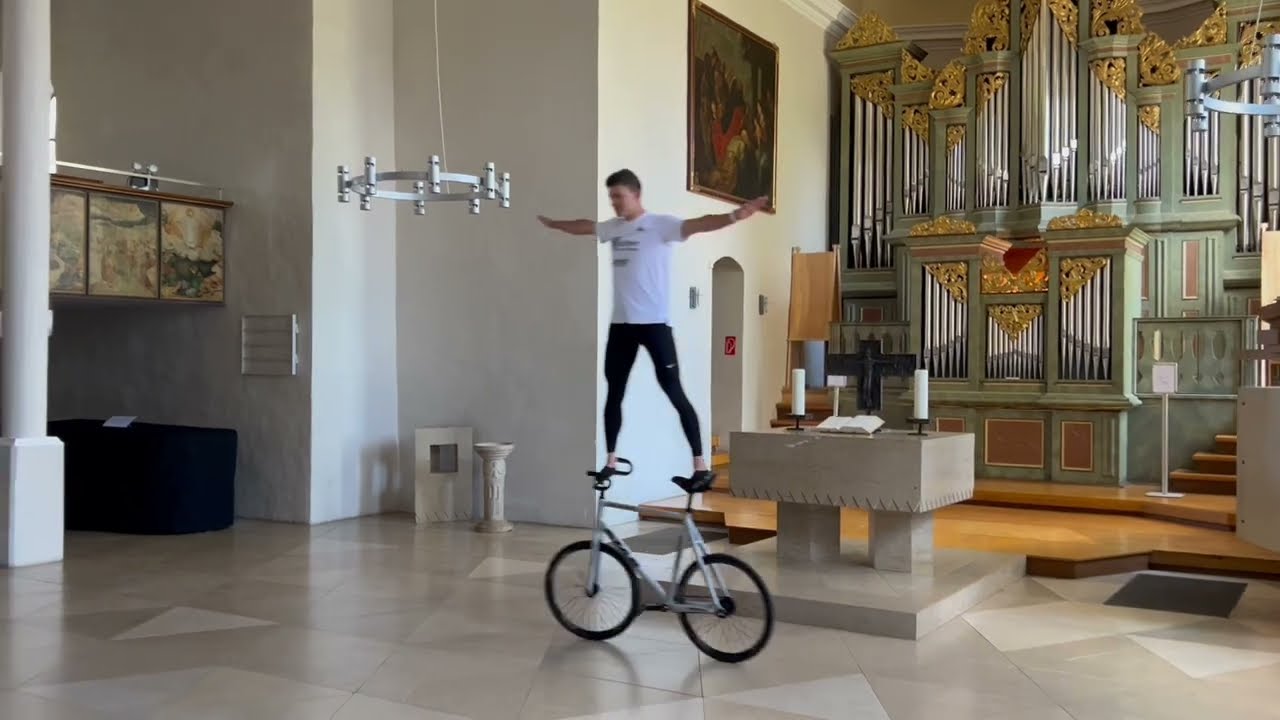 Kunstradfahrer vom RKV Herbrechtingen zeigten ihr Können an ungewöhnlichen Orten