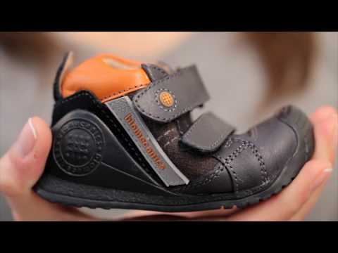 საბავშვო ორთოპედიული ფეხსაცმელები, რომელიც ეხმარება თქვენს პატარას პირველი ნაბიჯების გადადგმაში.