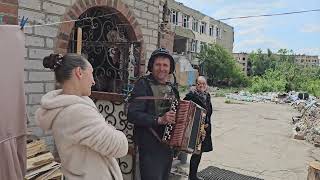 Помолися, мамо (пісня). Прифронтовий Вугледар, територія 2-ї школи