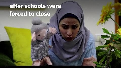 Palestinian teacher uses puppets to educate students online