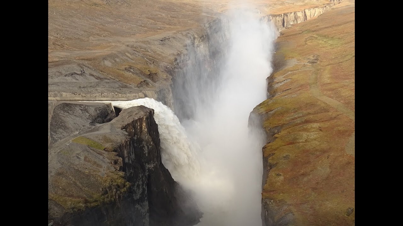 Hálslón og fossinn Hverfandi -Waterfall Hverfandi — Hverfandi, Iceland — video poster