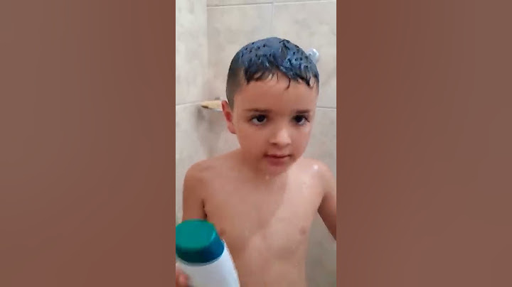 🤨📱🤔 JOGANDO NO CELULAR DE BAIXO DO CHUVEIRO 🤣😎🤣