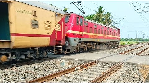 Dangerous Dust Storm Attack At Railgate : Balurghat Express Furious Moving Throughout At Railgate